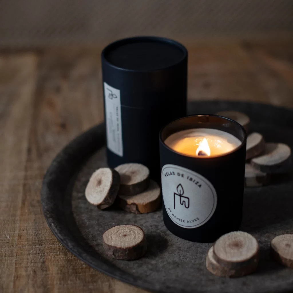 velas-de-ibiza-vela-aromatica-cedar-wood-bodegon