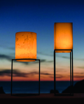 Vela decorativa cuadrada o redonda con pie opcional